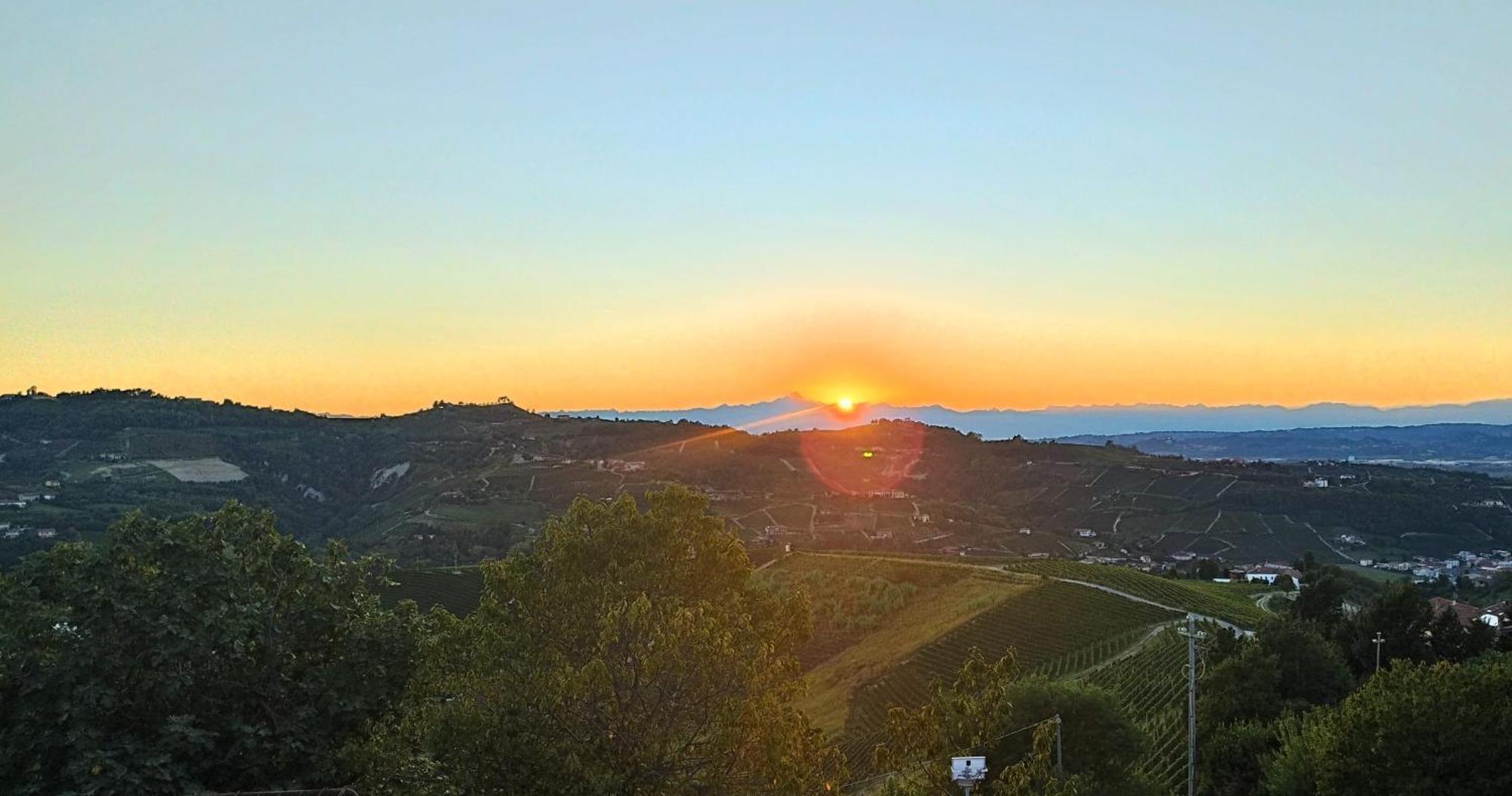 Casa Rubbo - Appartamento 'Como' Nelle Langhe Альба Экстерьер фото