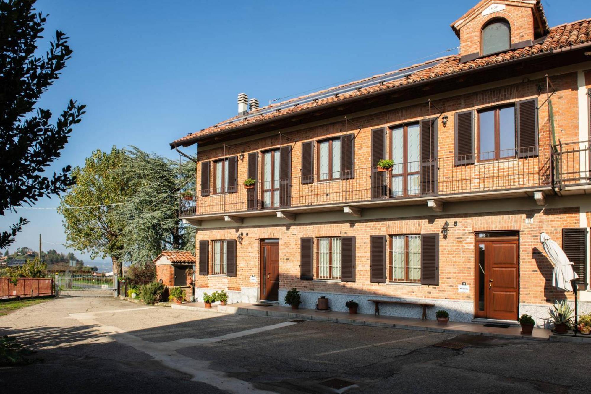 Casa Rubbo - Appartamento 'Como' Nelle Langhe Альба Экстерьер фото