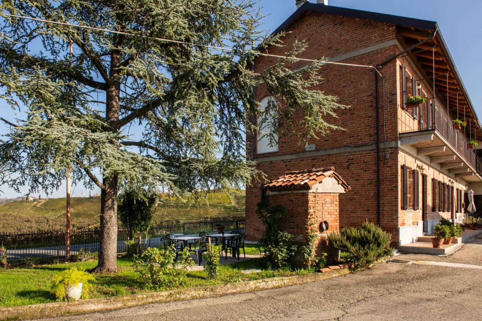 Casa Rubbo - Appartamento 'Como' Nelle Langhe Альба Экстерьер фото